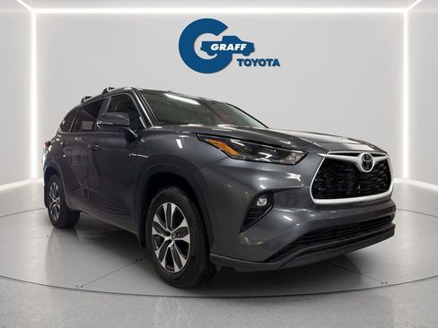 Used 2025 Toyota Highlander XLE AWD/4WD image 11