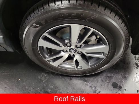 Used 2018 Toyota RAV4 XLE FWD image 10
