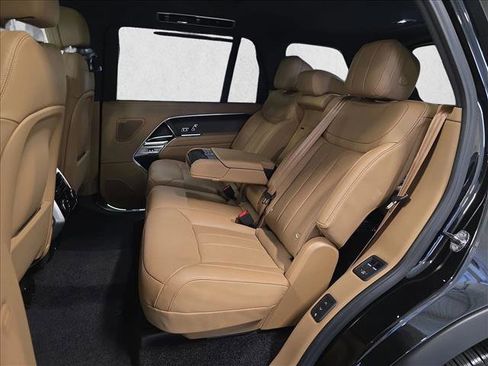 New 2026 Land Rover Range Rover Long Wheelbase SE image 16