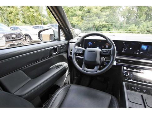 Used 2025 Hyundai Santa Fe Calligraphy AWD/4WD image 6