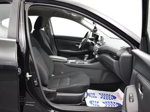 Used 2025 Nissan Sentra SV FWD image 16