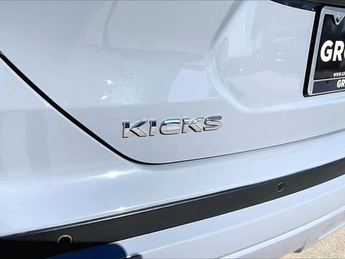 Used 2021 Nissan Kicks SR w/ SR Premium Package image 30