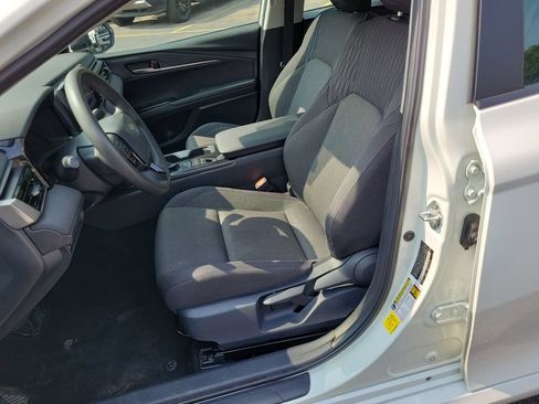 Used 2025 Toyota Camry LE FWD image 19