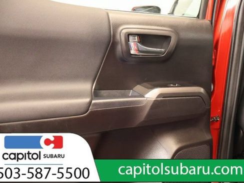 Used 2021 Toyota Tacoma TRD Off-Road w/ TRD Premium Off Road Package AWD/4WD image 31