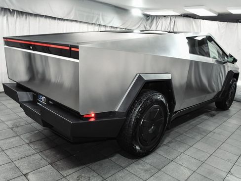 Used 2025 Tesla Cybertruck AWD Crew Cab image 6