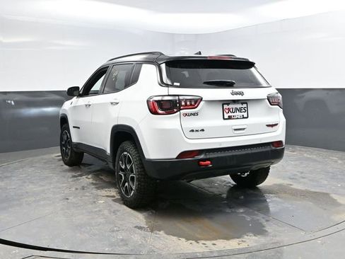 Used 2025 Jeep Compass Trailhawk AWD/4WD image 7
