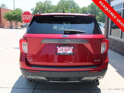 Used 2022 Ford Explorer XLT w/ Equipment Group 202A image 8