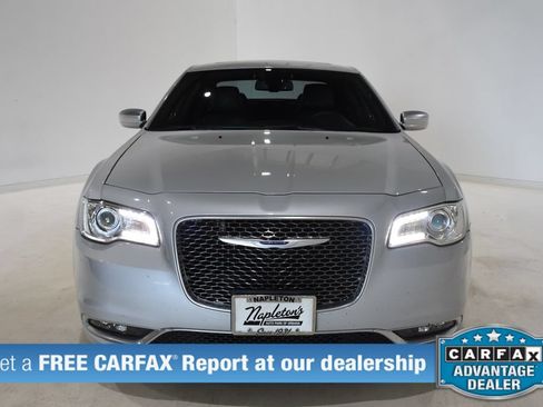 Used 2019 Chrysler 300 C w/ Harman/Kardon Audio Group RWD image 2