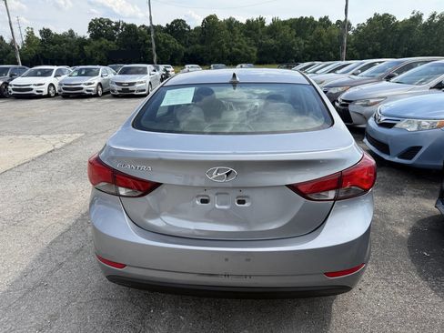 Used 2015 Hyundai Elantra SE FWD image 3