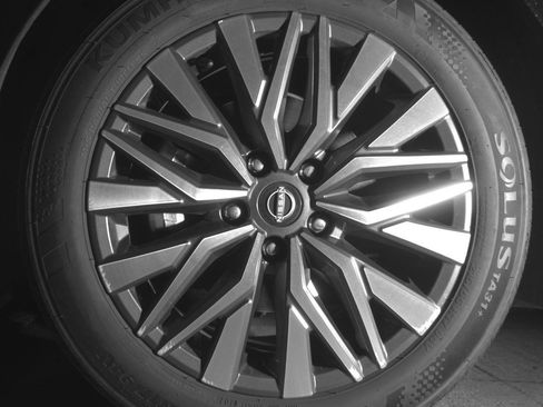 Used 2025 Nissan Altima 2.5 SV FWD image 12