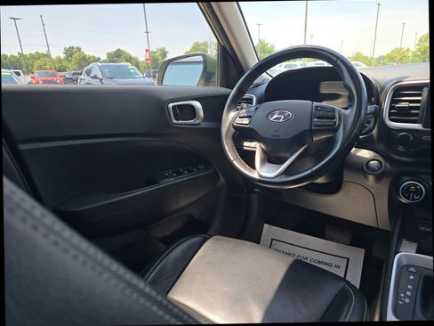 Used 2020 Hyundai Venue SEL w/ Convenience + Premium Package FWD image 15