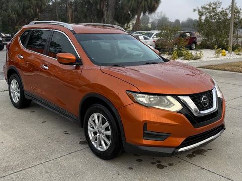 Used 2018 Nissan Rogue SV image 4