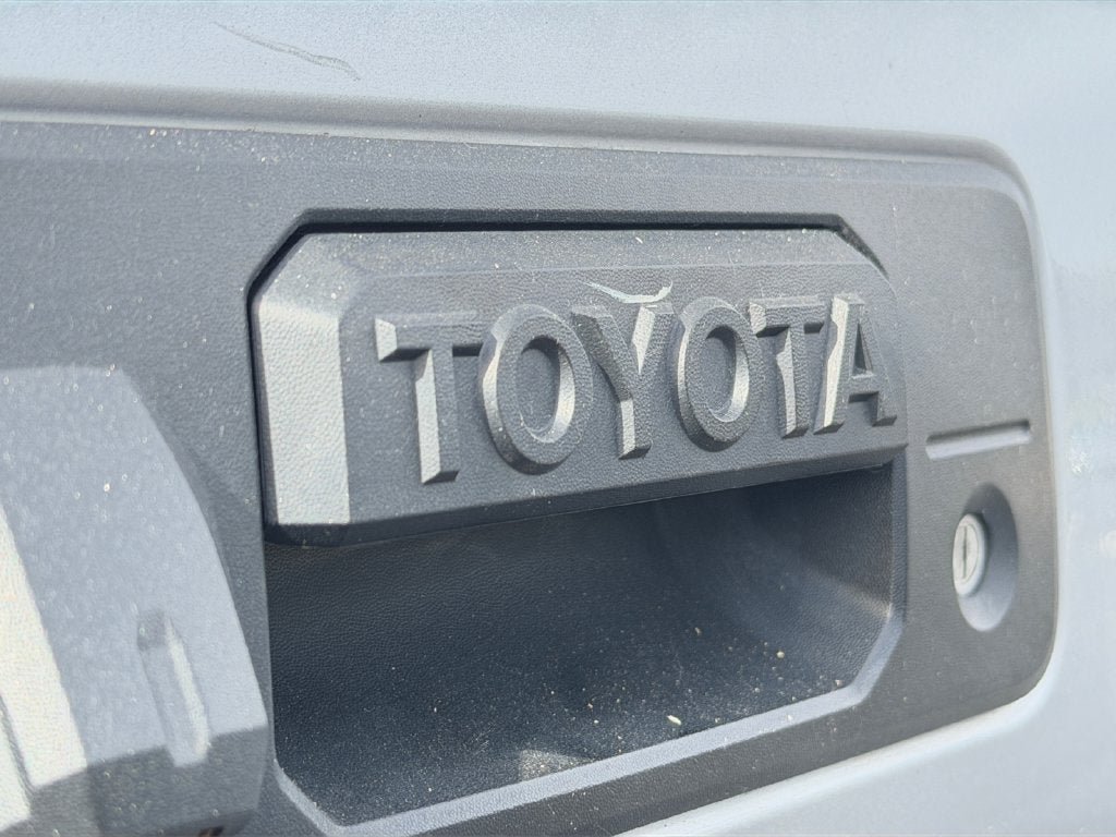 Used 2018 Toyota Tundra SR5 w/ SR5 Upgrade Package AWD/4WD image 36