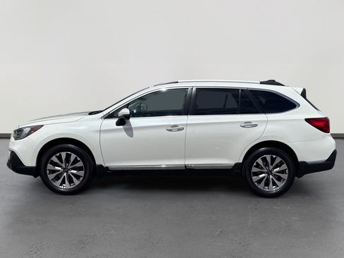 Used 2019 Subaru Outback 2.5i Touring image 2