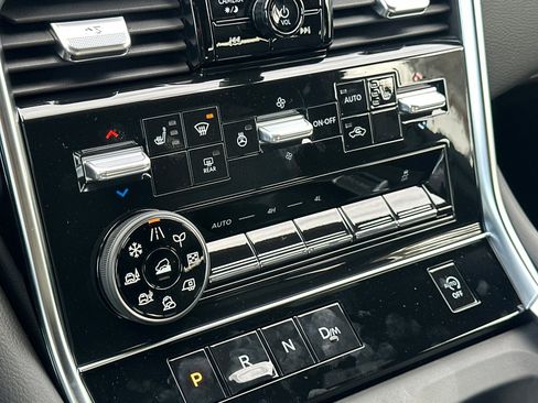 New 2026 Nissan Armada SL w/ Captain's Chari Seat Package image 18