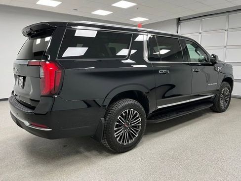 Used 2025 GMC Yukon XL Elevation w/ Elevation Premium Package AWD/4WD image 11