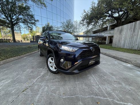 Used 2021 Toyota RAV4 XLE image 2