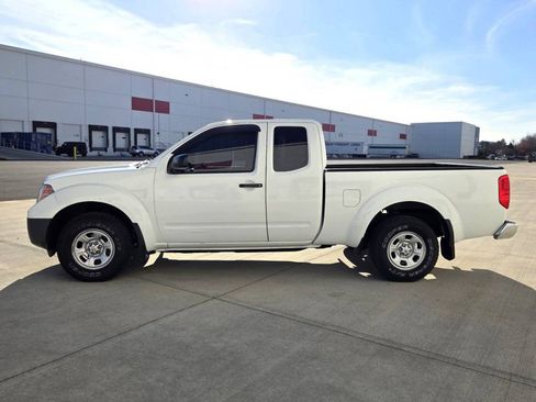Used 2015 Nissan Frontier S RWD image 8