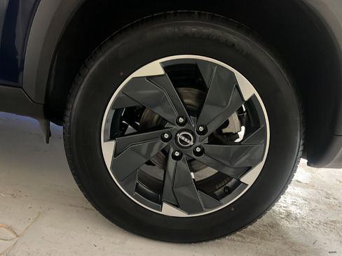 Used 2024 Nissan Rogue SV image 27