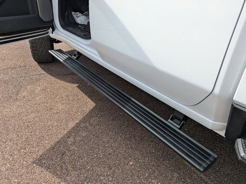 Used 2025 GMC Sierra 2500 AT4X image 8