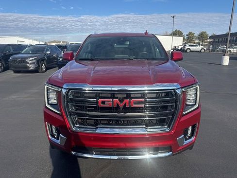 Used 2023 GMC Yukon SLT w/ SLT Premium Package image 10