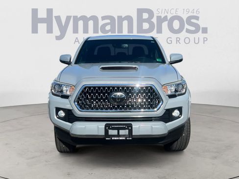 Used 2019 Toyota Tacoma TRD Sport image 9