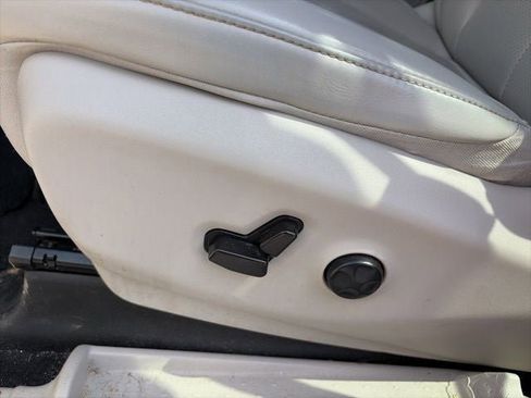 Used 2021 Chrysler Voyager Lxi image 21