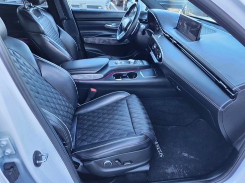 Used 2025 Genesis GV70 3.5T Sport w/ Sport Advanced Package image 11