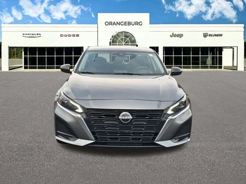 Used 2024 Nissan Altima 2.5 SV FWD image 2