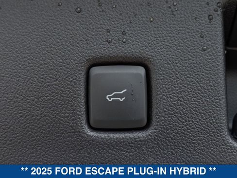 New 2025 Ford Escape SE image 15