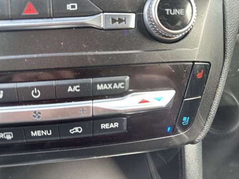 Used 2020 Ford Explorer Limited image 19