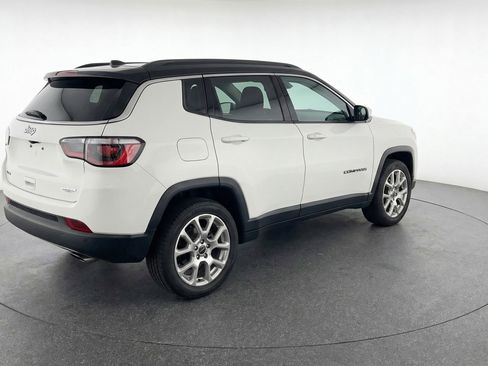 Used 2025 Jeep Compass Limited image 9