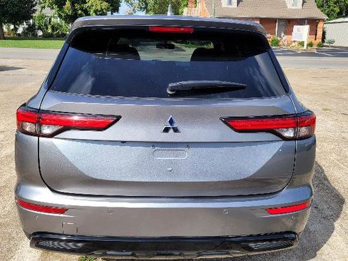 Used 2022 Mitsubishi Outlander SE image 8