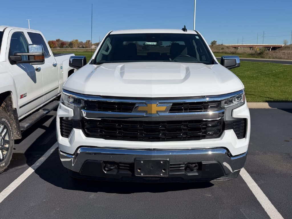 Used 2023 Chevrolet Silverado 1500 LT AWD/4WD image 2