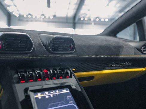 Used 2023 Lamborghini Huracan Tecnica image 21