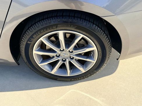 Used 2018 Acura TLX image 9