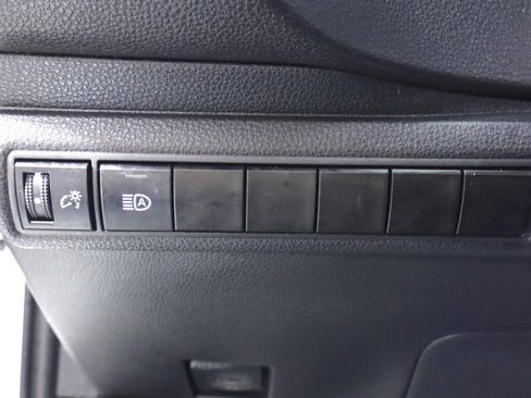 Used 2021 Toyota Corolla LE image 10