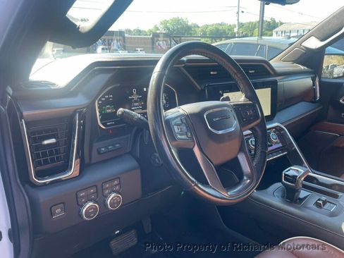 Used 2023 GMC Sierra 1500 Denali Ultimate AWD/4WD image 13