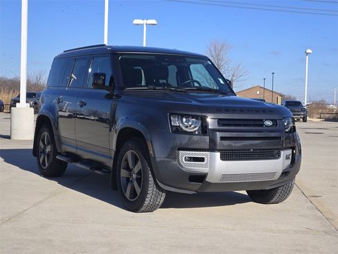 Used 2025 Land Rover Defender 110 S image 3