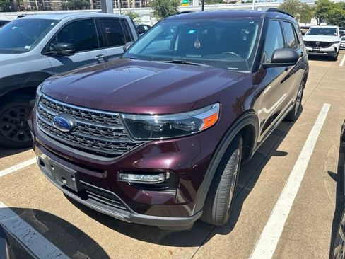Used 2023 Ford Explorer XLT w/ Equipment Group 202A RWD image 3