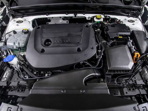 Used 2025 Volvo XC40 B5 Plus image 48