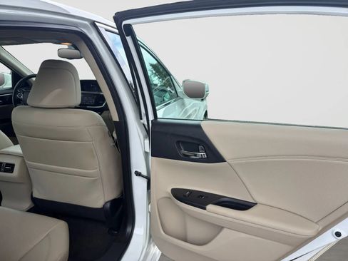 Used 2017 Honda Accord Touring image 17