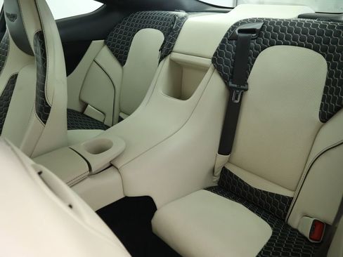 Used 2015 Aston Martin Vanquish Coupe image 22