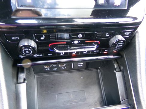 Used 2023 Jeep Grand Cherokee Altitude AWD/4WD image 32
