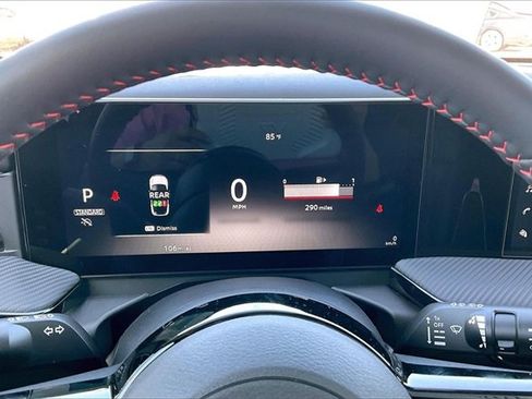 Certified 2025 Nissan Kicks SR image 18