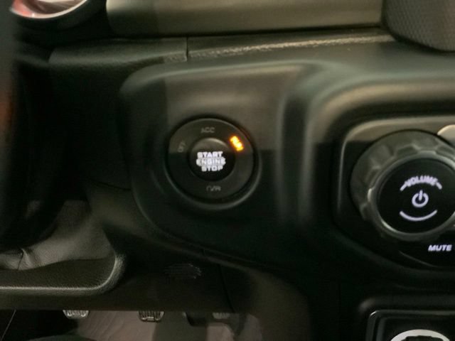 Used 2019 Jeep Wrangler Unlimited Sahara w/ Cold Weather Group AWD/4WD image 21