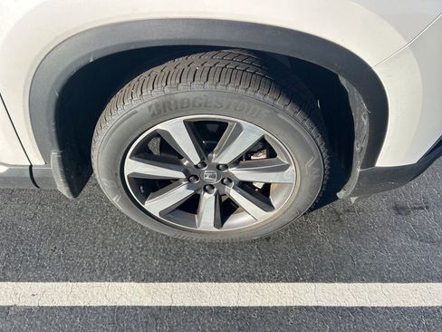 Used 2024 Honda Pilot Touring image 2