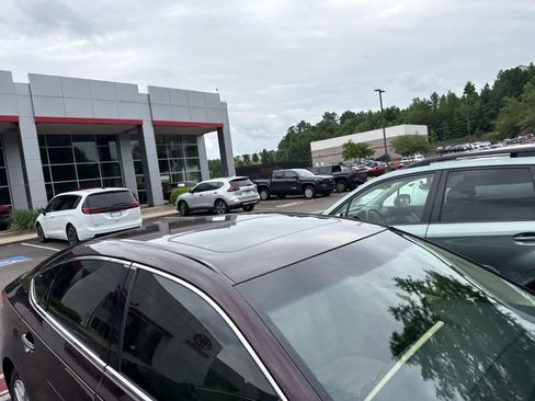 Used 2015 Toyota Avalon XLE Premium FWD image 2