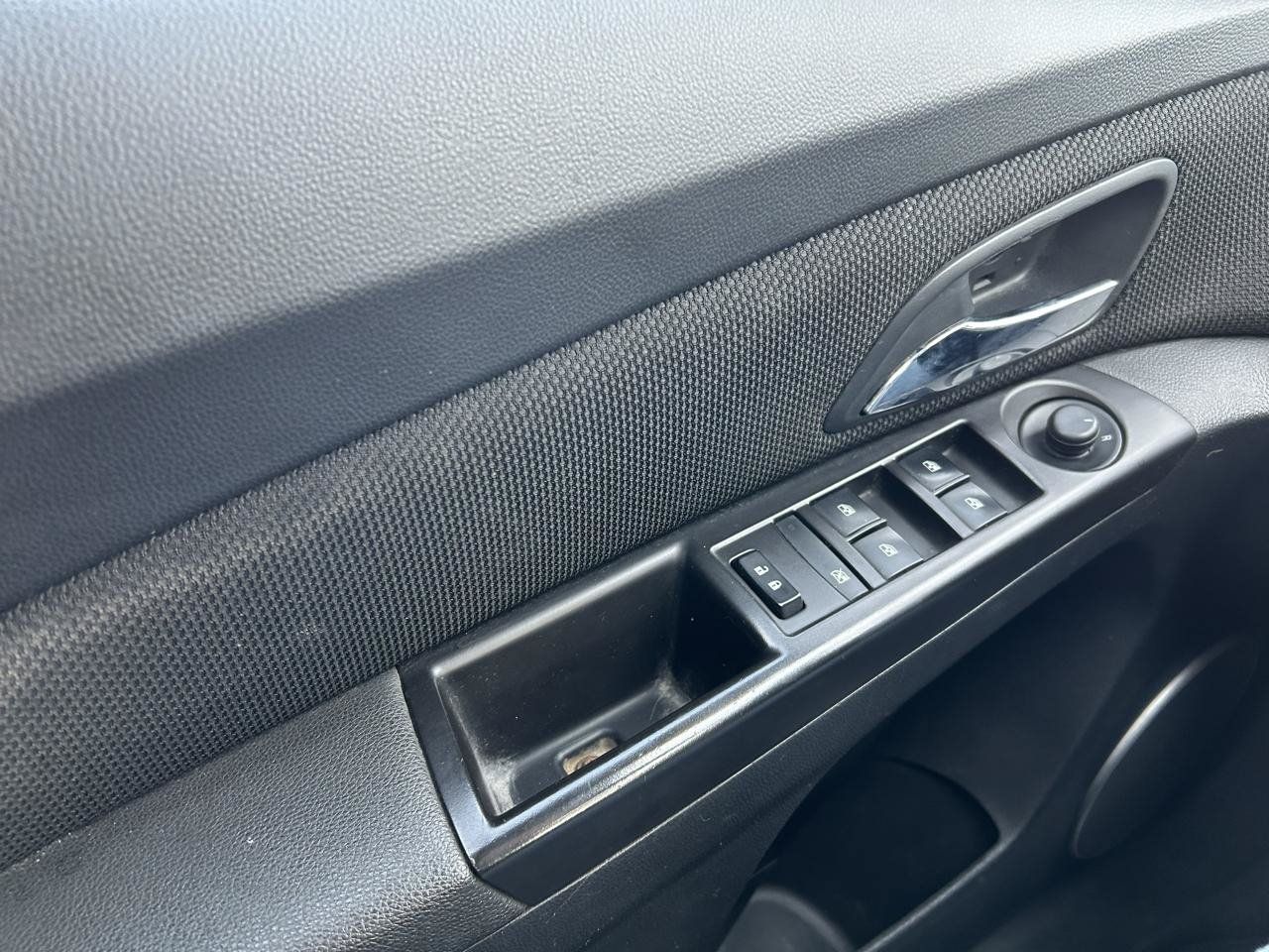 Used 2015 Chevrolet Cruze LT FWD image 28