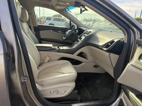 Used 2019 Lincoln Nautilus Reserve AWD/4WD image 12